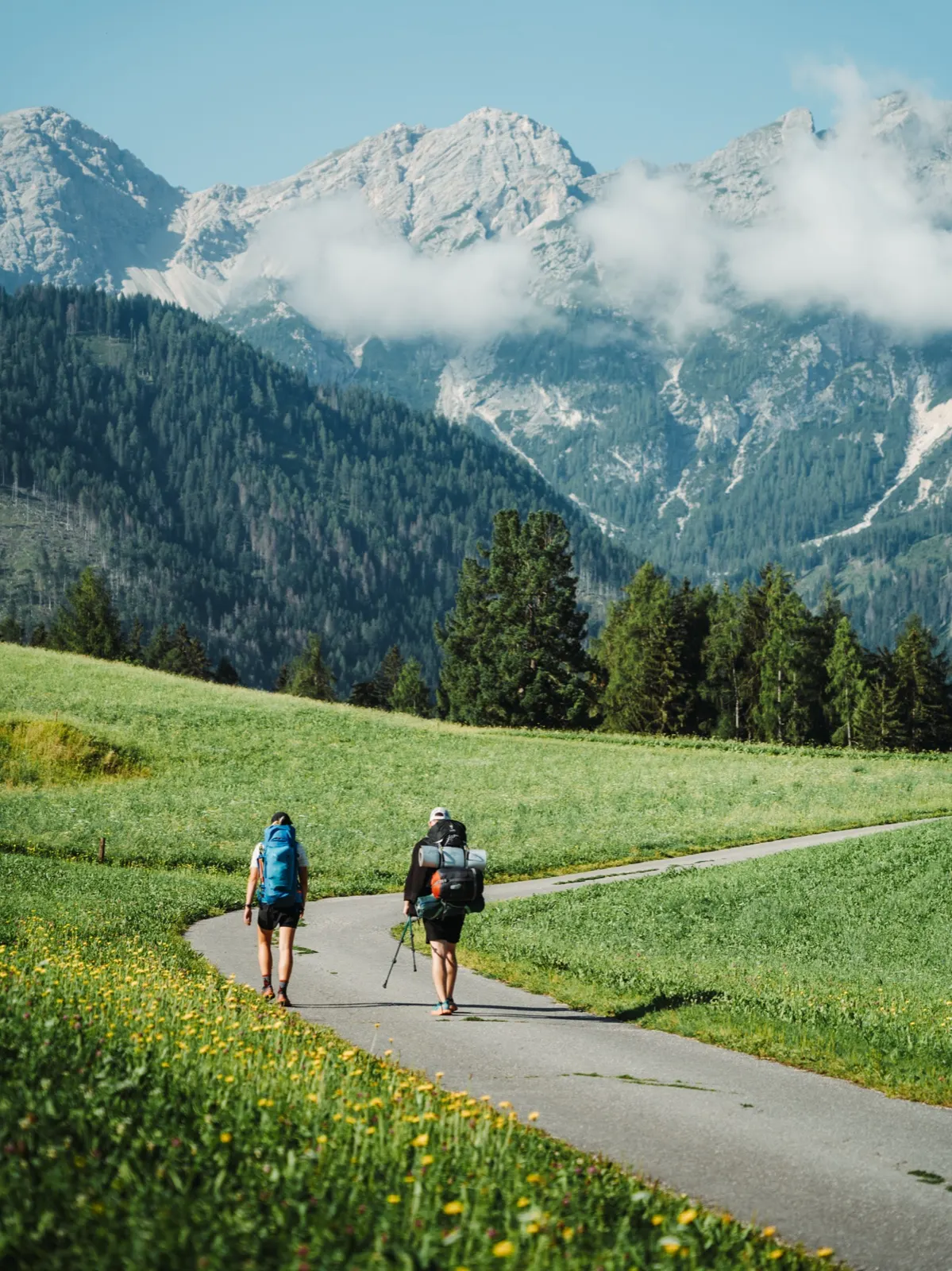 První ranní kilometry z Villabassy směrem k jezeru Lago di Braies stezka z Villabassy